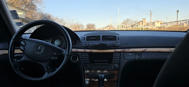 Mercedes-Benz E 220, снимка 6 - Автомобили и джипове - 49258752