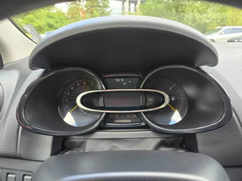 Renault Clio, снимка 10 - Автомобили и джипове - 52234980