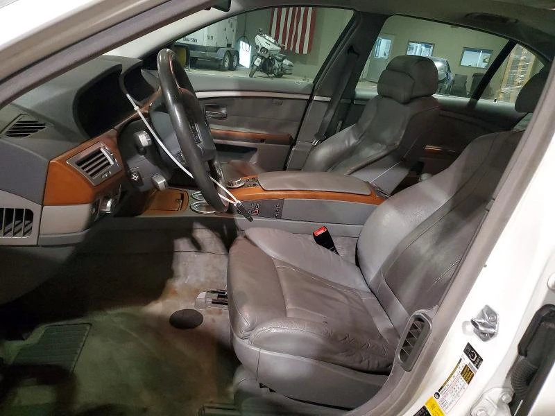 BMW 750 4.8L 8 Rear-wheel drive, снимка 9 - Автомобили и джипове - 53224596