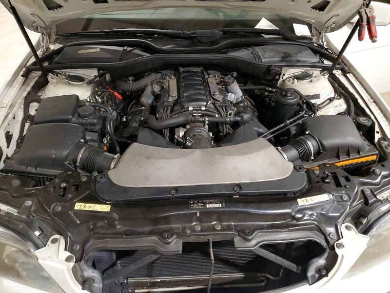 BMW 750 4.8L 8 Rear-wheel drive, снимка 3 - Автомобили и джипове - 53224596