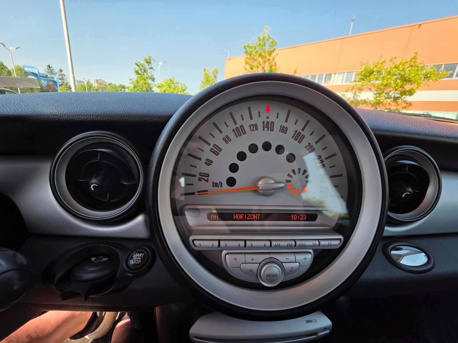 Mini Cooper One - изображение 7