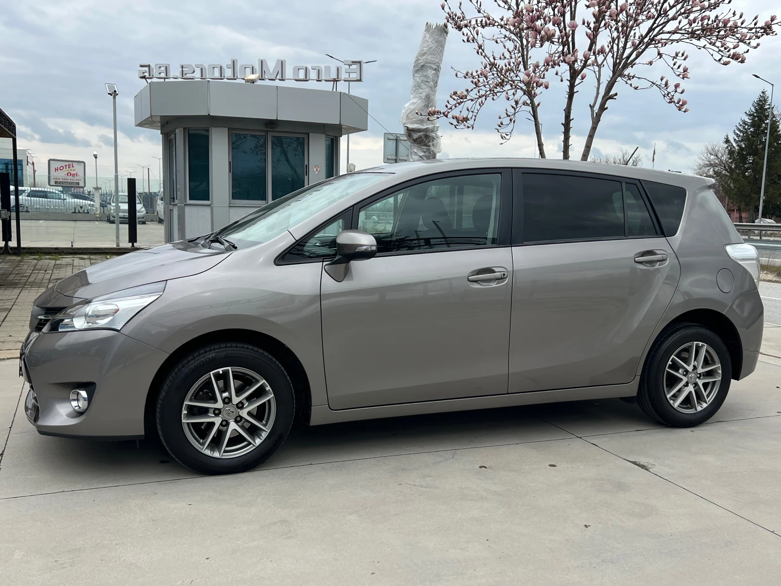 Toyota Verso 1.6I, FULL SERVICE TOYOTA-KATO HOB!!!, снимка 7 - Автомобили и джипове - 53915212