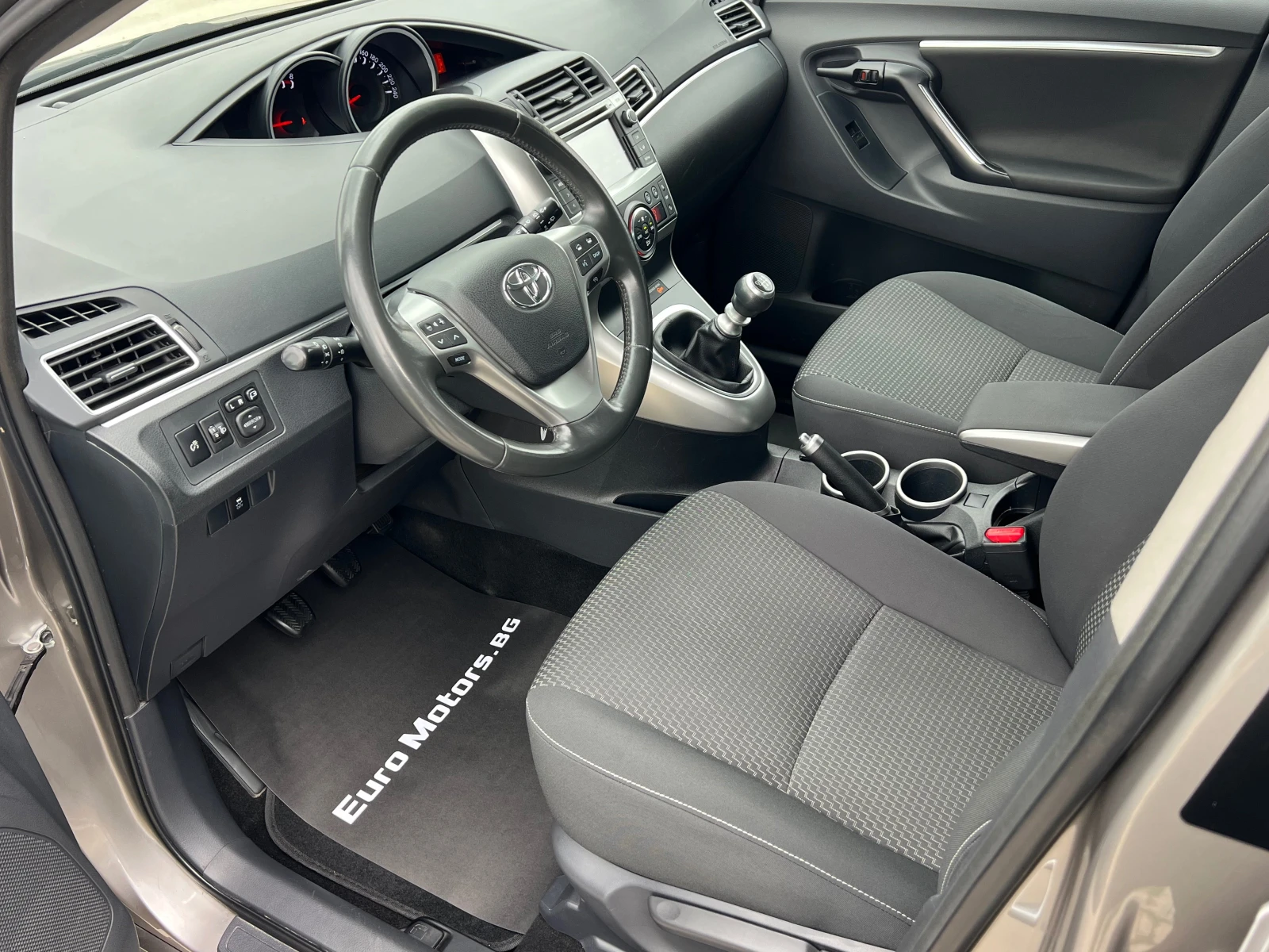 Toyota Verso 1.6I, FULL SERVICE TOYOTA-KATO HOB!!!, снимка 9 - Автомобили и джипове - 53915212