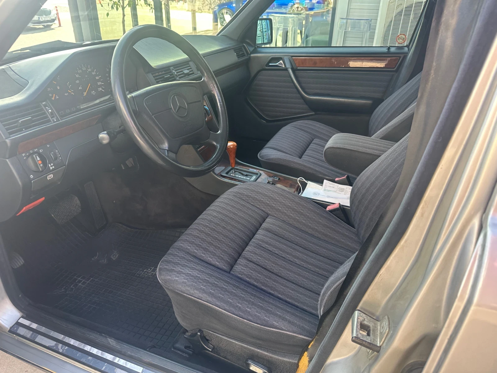 Mercedes-Benz 124, снимка 10 - Автомобили и джипове - 53962872