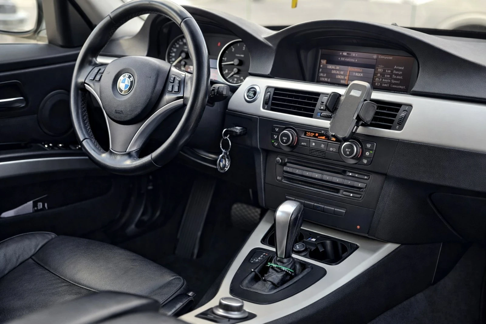 BMW 330 M-pack , снимка 11 - Автомобили и джипове - 54126771