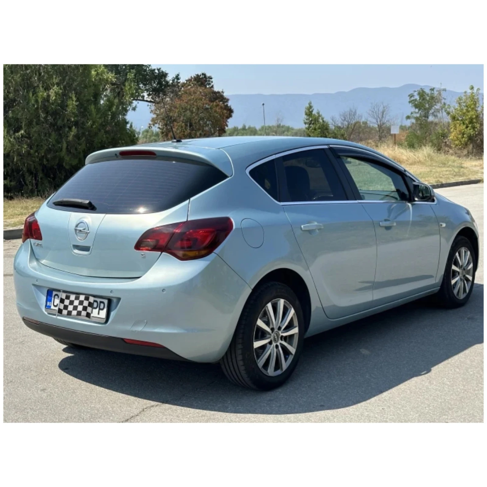 Opel Astra J, снимка 2 - Автомобили и джипове - 54524557