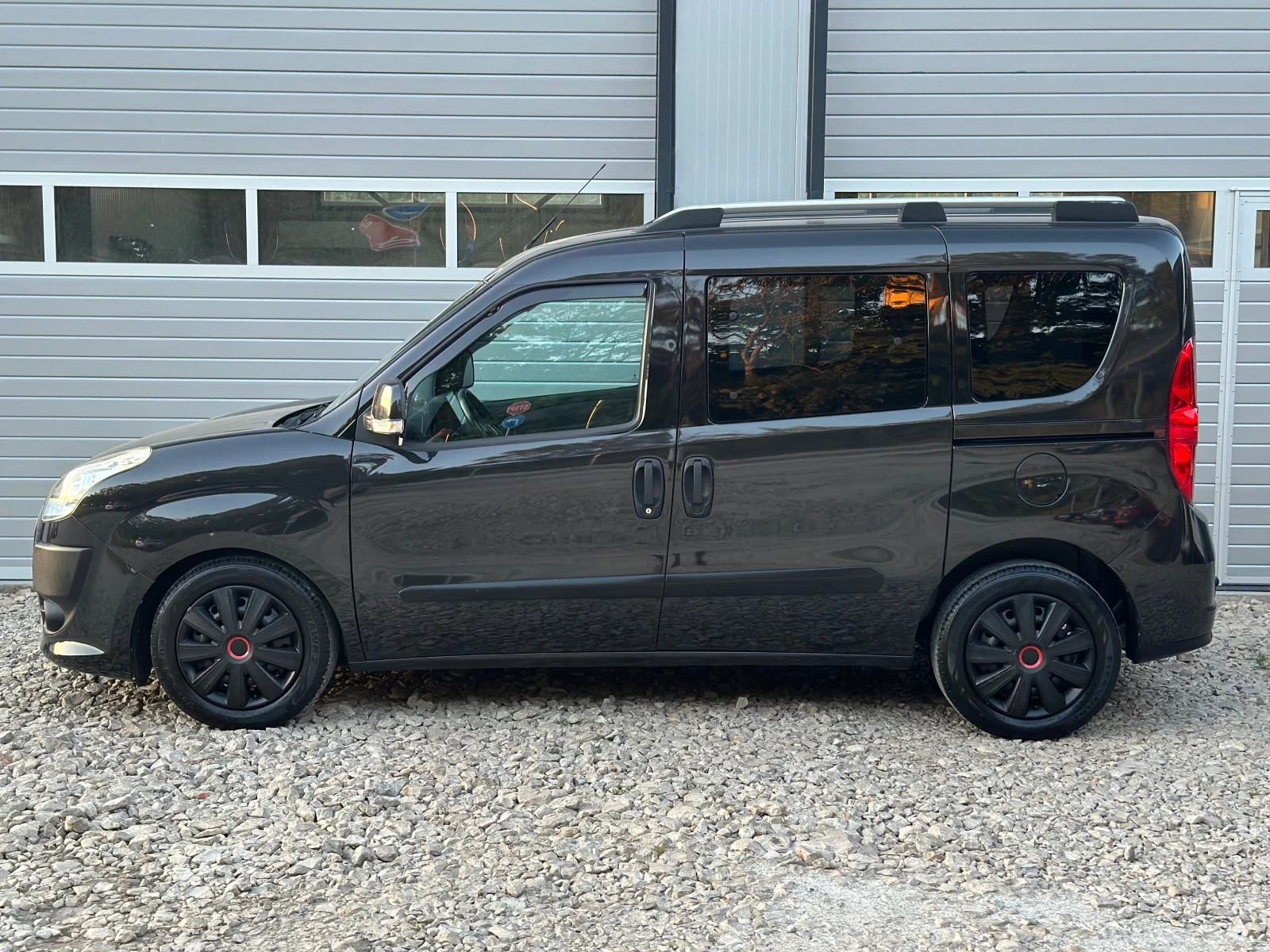 Fiat Doblo 1.4LPG 120кс НАВИ КАМЕРА CARPLAY 5 места, снимка 4 - Автомобили и джипове - 54692927