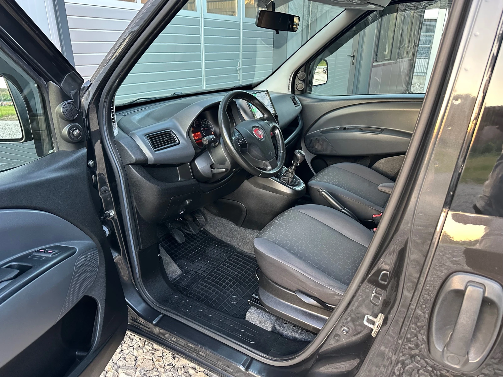 Fiat Doblo 1.4LPG 120кс НАВИ КАМЕРА CARPLAY 5 места, снимка 8 - Автомобили и джипове - 54692927
