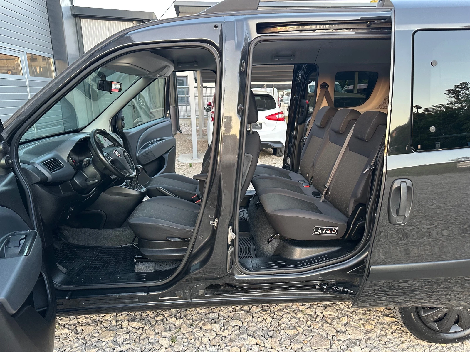 Fiat Doblo 1.4LPG 120кс НАВИ КАМЕРА CARPLAY 5 места, снимка 12 - Автомобили и джипове - 54692927