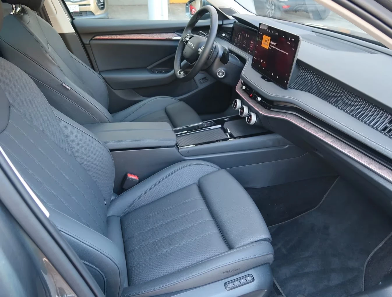 Skoda Superb 2.0 TSI 4x4 L&K COMBI 360-CAM CANTON , снимка 15 - Автомобили и джипове - 55629072