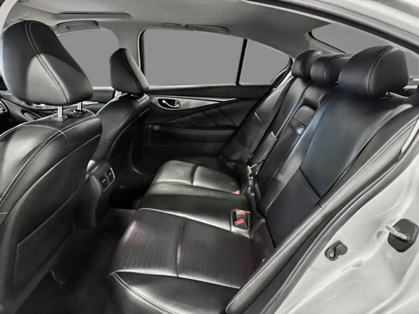 Infiniti Q50 RED SPORT 400 Автокредит Цена до България, снимка 15 - Автомобили и джипове - 56195621