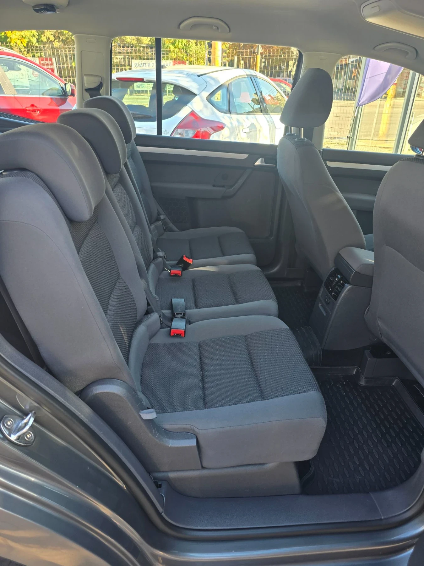 VW Touran, снимка 7 - Автомобили и джипове - 56361871
