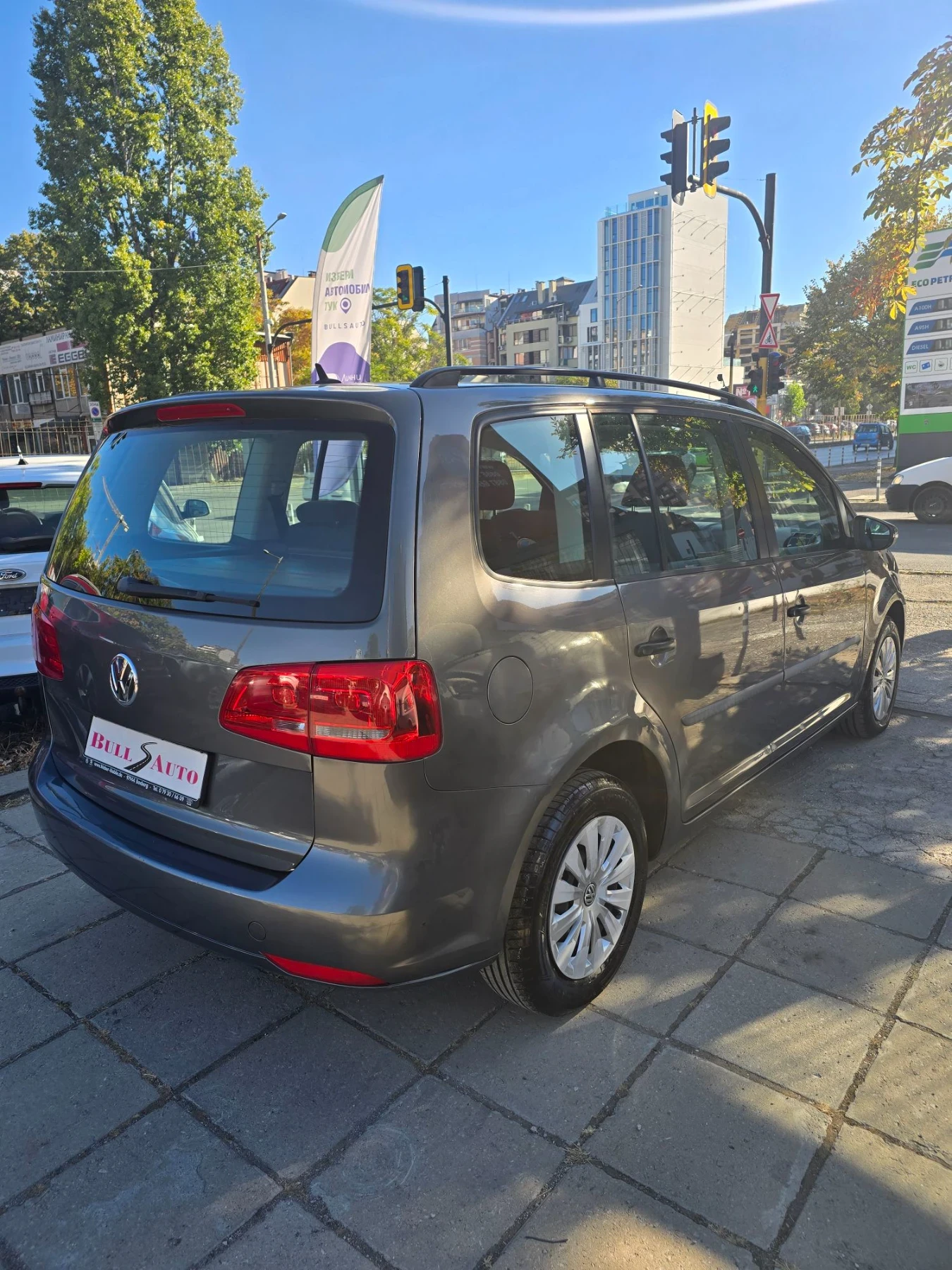 VW Touran, снимка 5 - Автомобили и джипове - 56361871