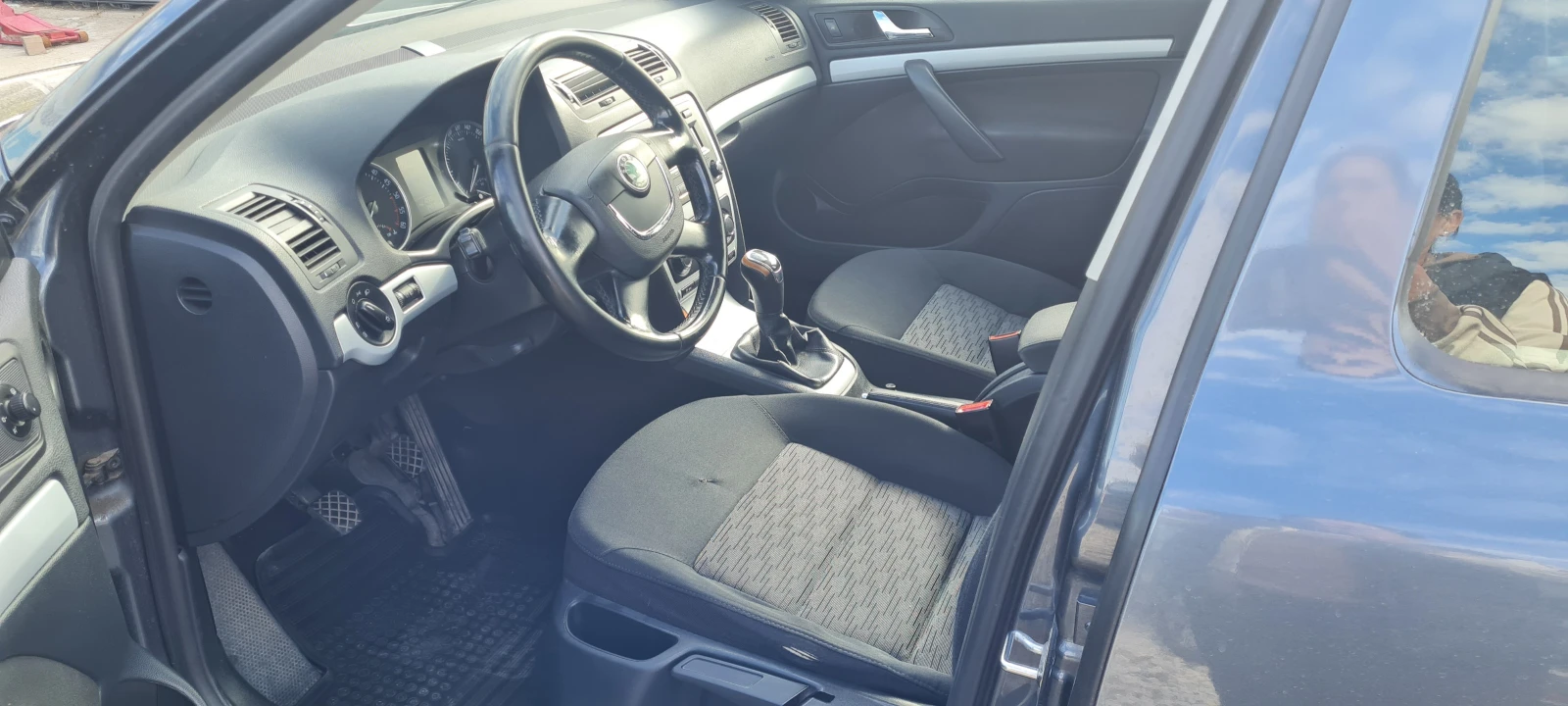 Skoda Octavia 1.6 TDI, снимка 6 - Автомобили и джипове - 56678948
