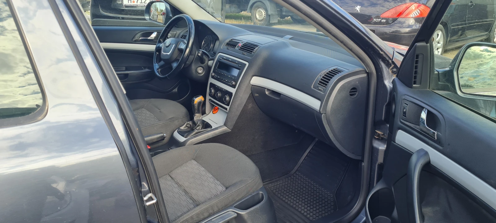 Skoda Octavia 1.6 TDI, снимка 9 - Автомобили и джипове - 56678948