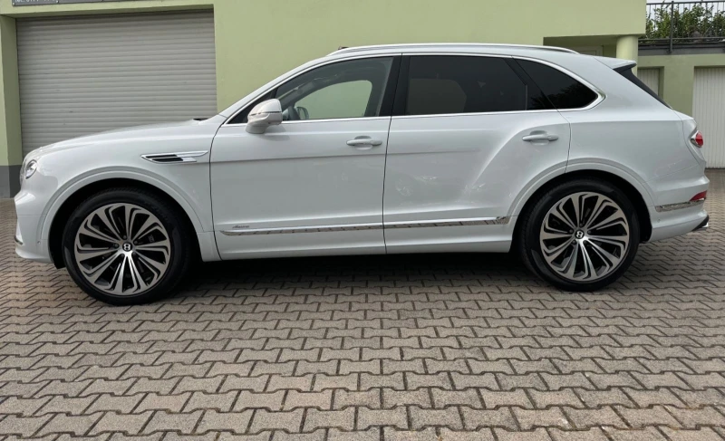 Bentley Bentayga V8 AZURE/ NAIM/ TOURING/ PANO/ HEAD UP/ 22/, снимка 3 - Автомобили и джипове - 48725713