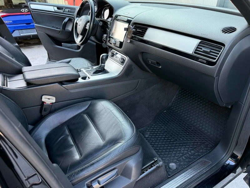 VW Touareg 3.0TDI , снимка 11 - Автомобили и джипове - 50901443
