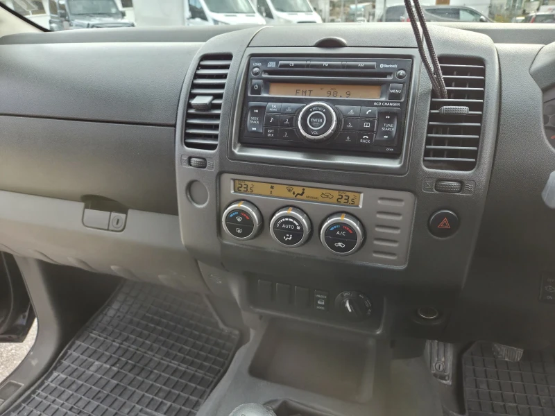 Nissan Navara, снимка 7 - Автомобили и джипове - 52280316