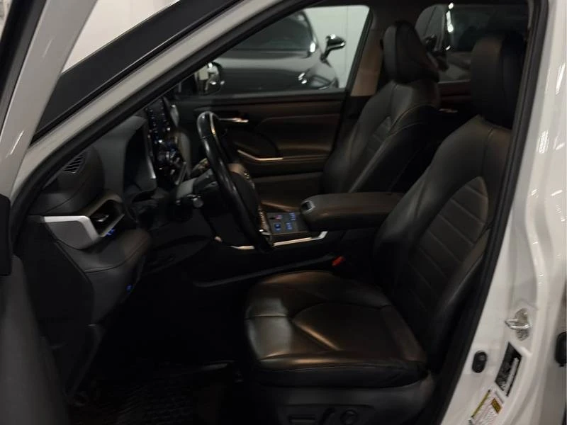 Toyota Highlander * XLE AWD * 7 МЕСТЕН * ДИСТРОНИК * CARFAX, снимка 9 - Автомобили и джипове - 55799992