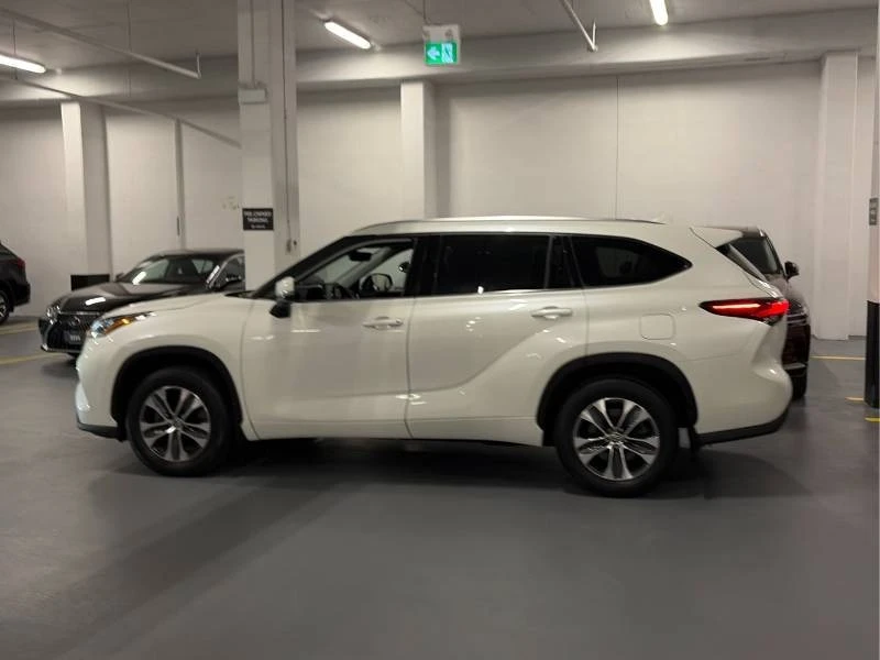 Toyota Highlander * XLE AWD * 7 МЕСТЕН * ДИСТРОНИК * CARFAX, снимка 8 - Автомобили и джипове - 55799992