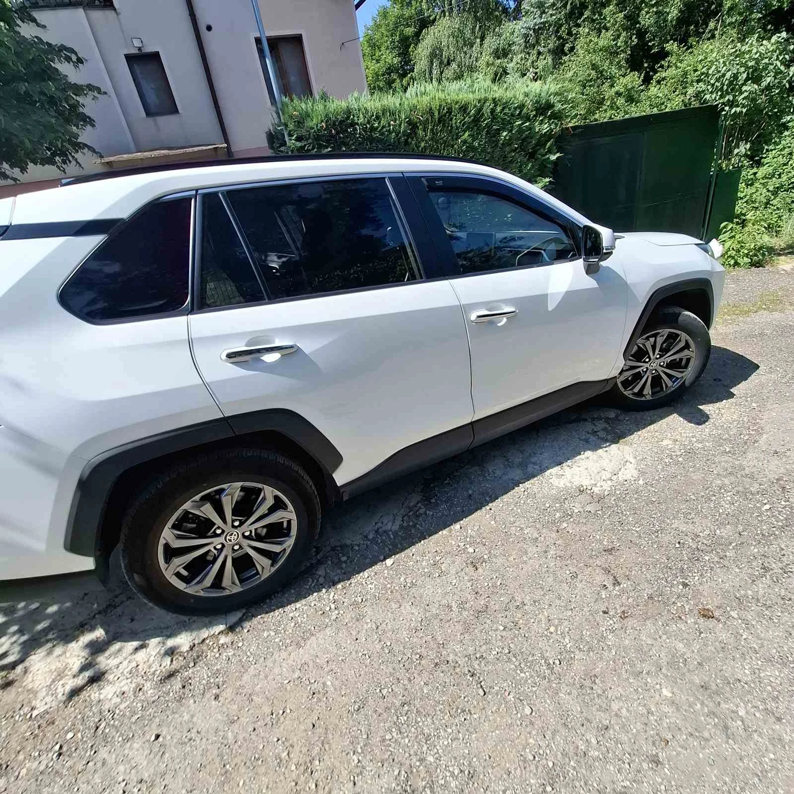 Toyota Rav4 Хибрид  - изображение 4