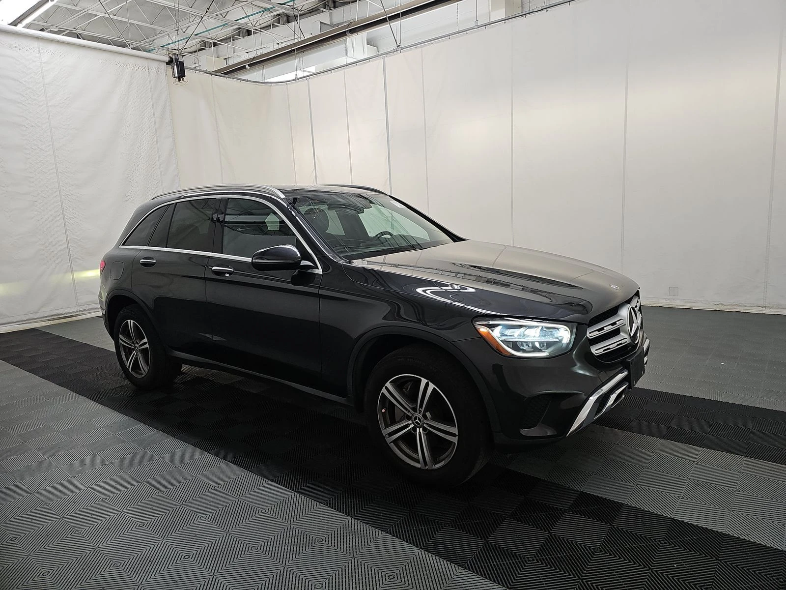 Mercedes-Benz GLC 300 2022* 9G* AMBIENT* DESIGNO* KEYLESS* М.ТОЧКА - изображение 3