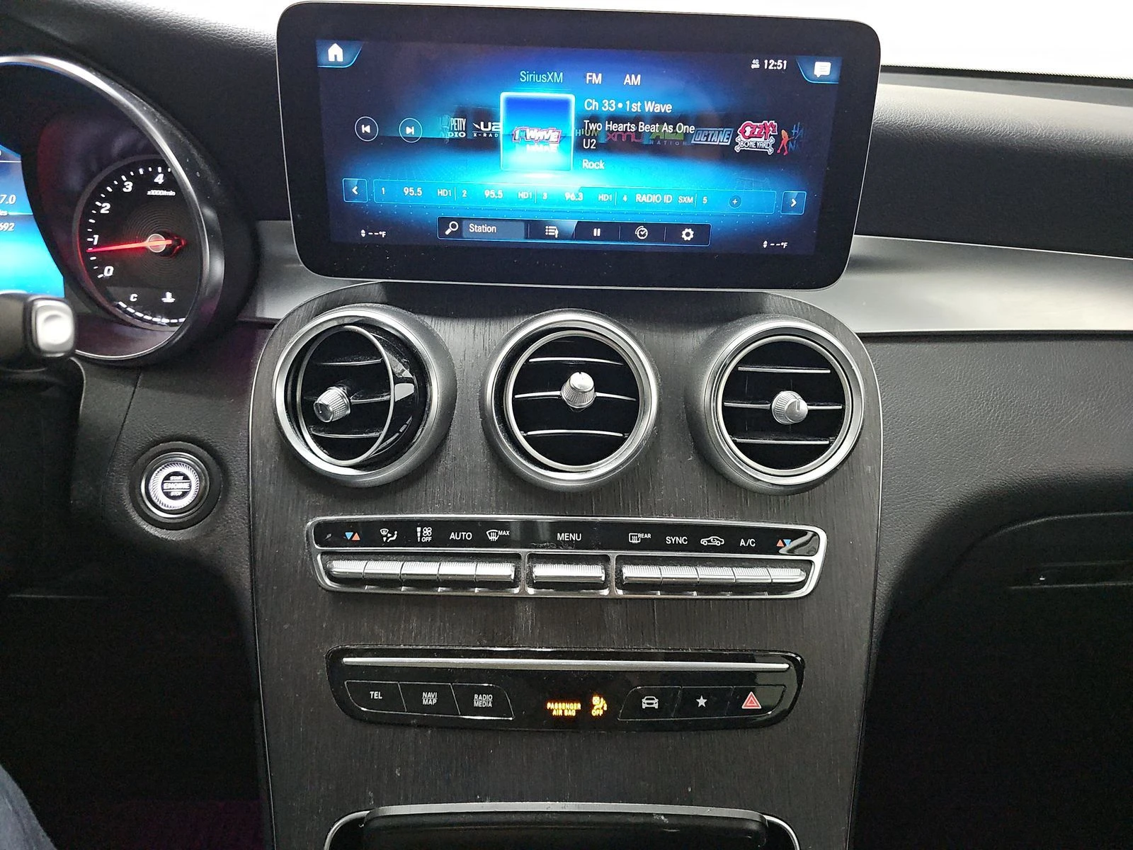 Mercedes-Benz GLC 300 2022* 9G* AMBIENT* DESIGNO* KEYLESS* М.ТОЧКА - изображение 10