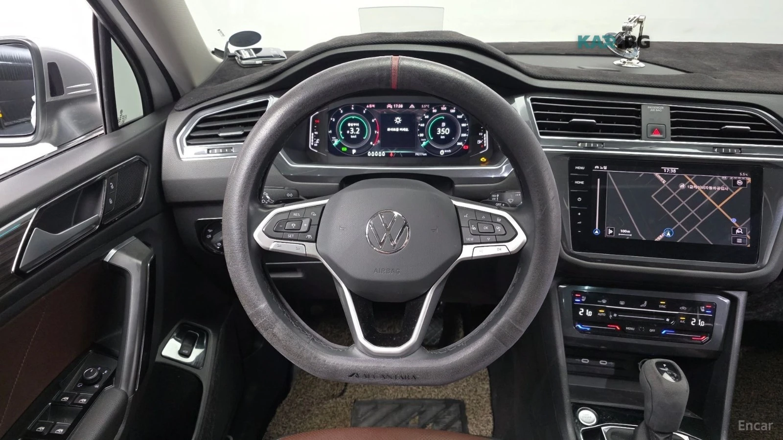 VW Tiguan PRESTIGE/HUD/KEYLESS/PANO/KAMEPA, снимка 9 - Автомобили и джипове - 54895769