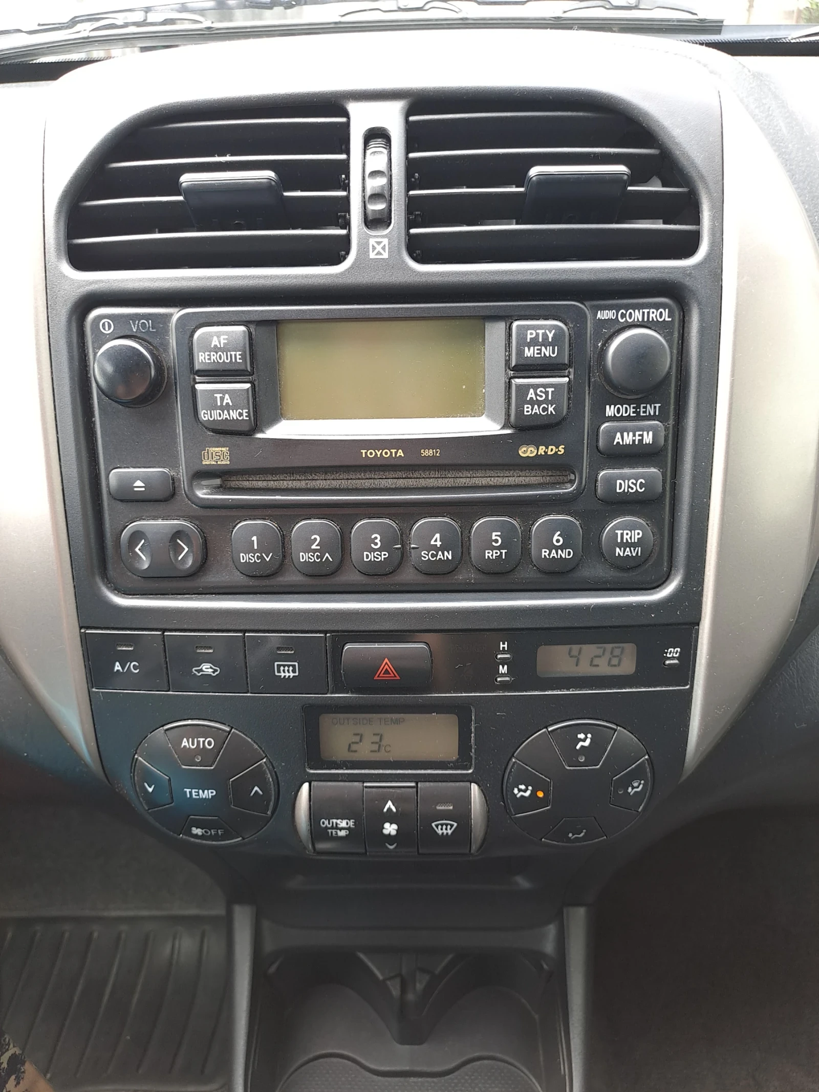 Toyota Rav4, снимка 12 - Автомобили и джипове - 55048701