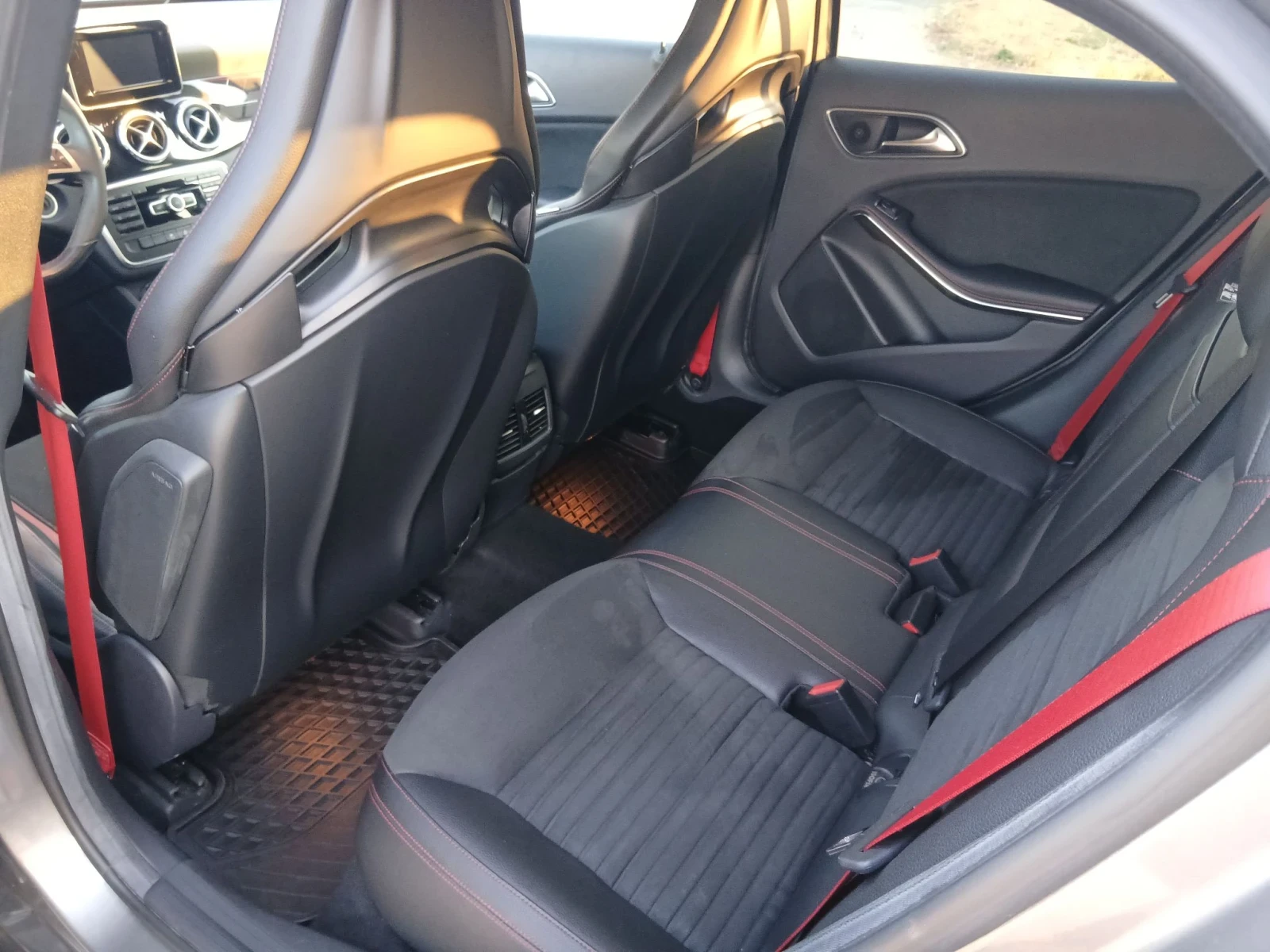 Mercedes-Benz GLA 45 AMG Edition One - 75000km, снимка 13 - Автомобили и джипове - 56011504