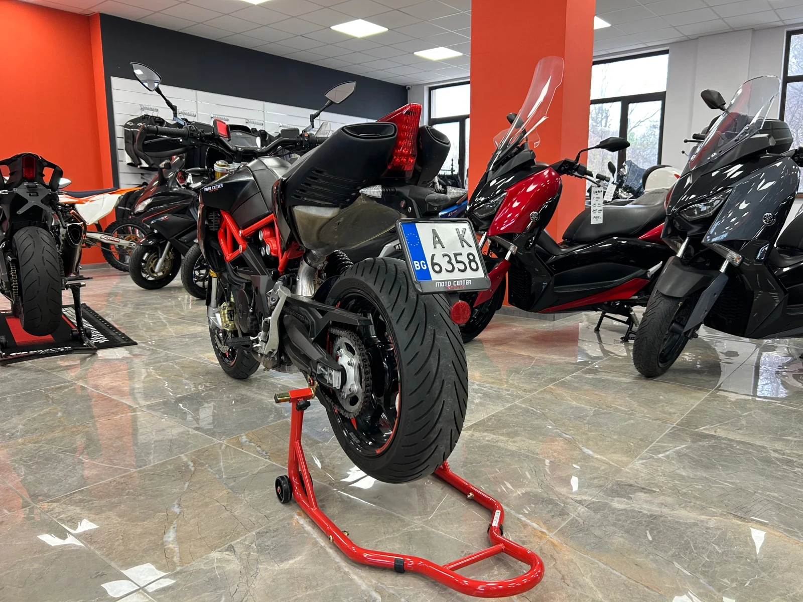 Aprilia Dorsoduro 900 - изображение 6