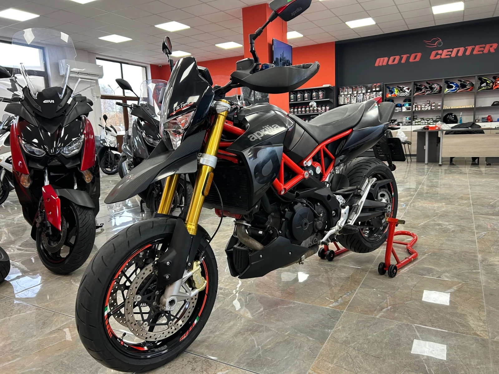 Aprilia Dorsoduro 900 - изображение 9