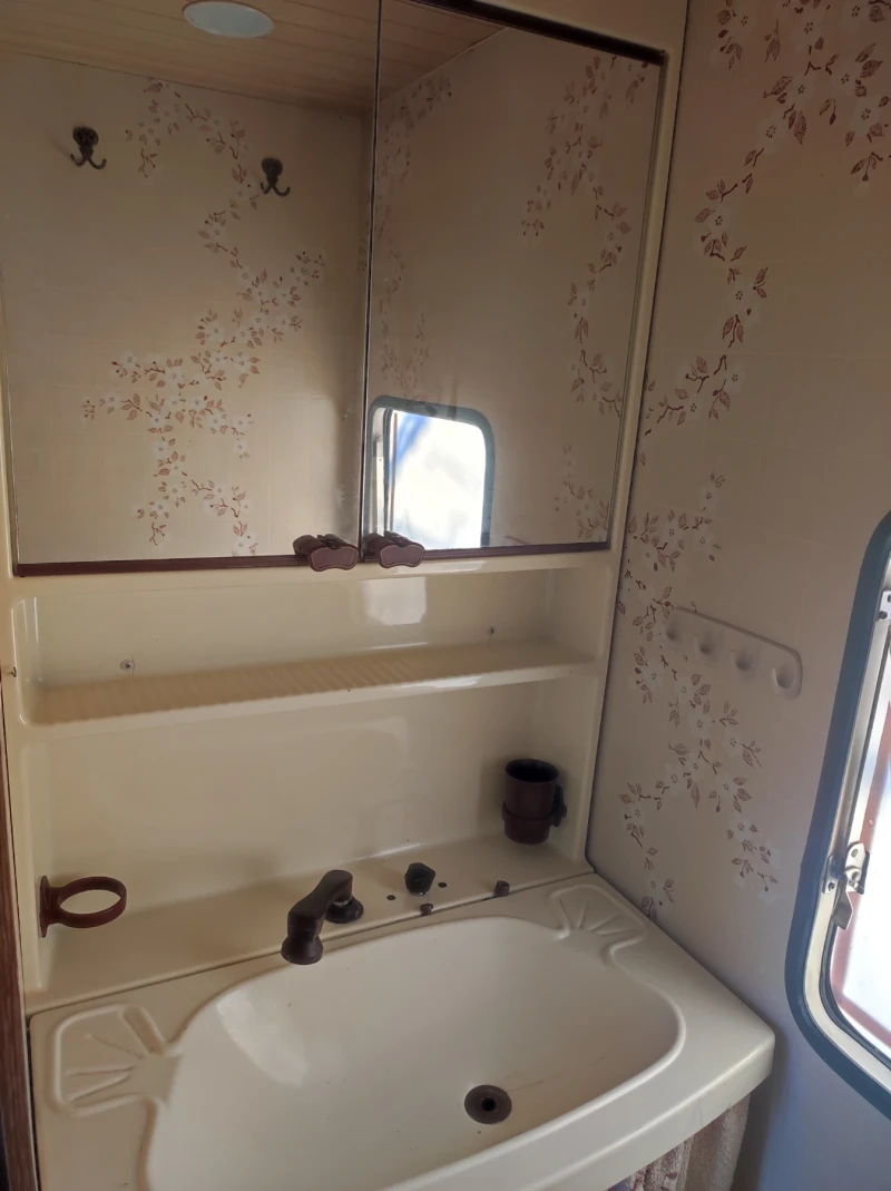 Каравана Burstner, снимка 6 - Каравани и кемпери - 52939312