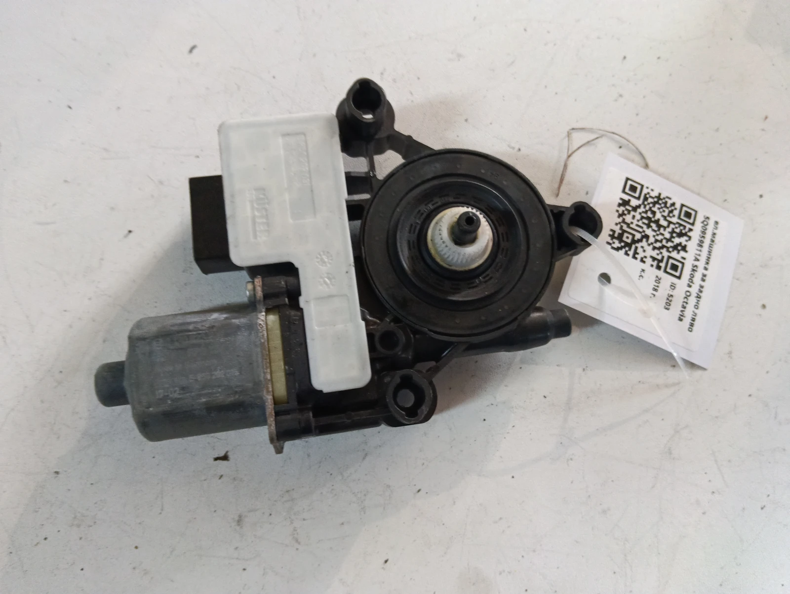 ел.машинка за задно ляво  5Q0959811A Skoda Octavia