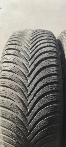 Гуми Зимни 205/60R16, снимка 3 - Гуми и джанти - 47822565