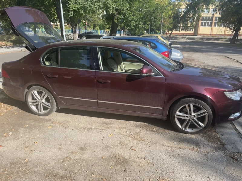 Skoda Superb, снимка 6 - Автомобили и джипове - 47174335