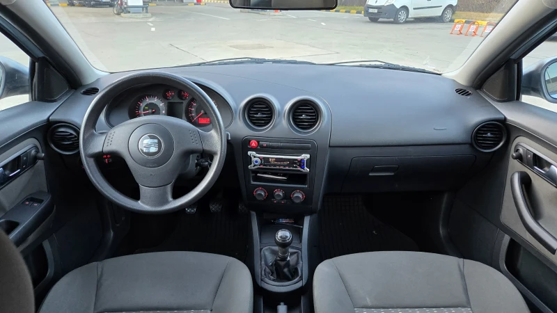 Seat Ibiza 1.2i/Много запазен!, снимка 11 - Автомобили и джипове - 48737184