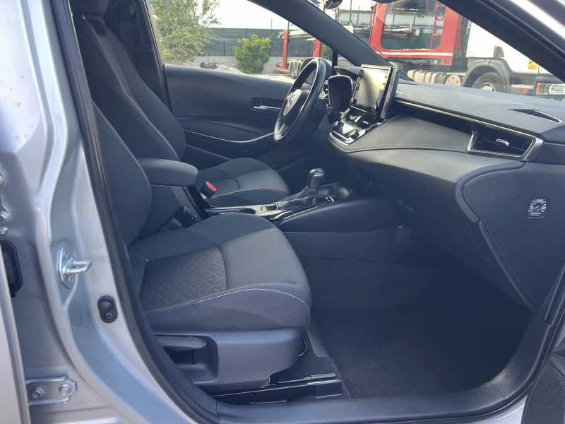 Toyota Corolla   1.8 Hybrid, снимка 13 - Автомобили и джипове - 51419155