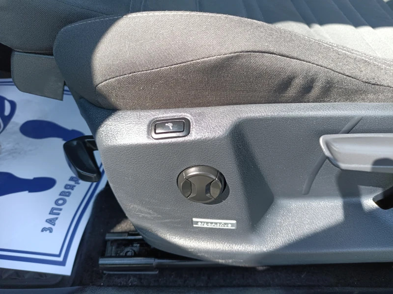 VW Touran 2.0 150 автомат алкантара нави, снимка 11 - Автомобили и джипове - 51514763