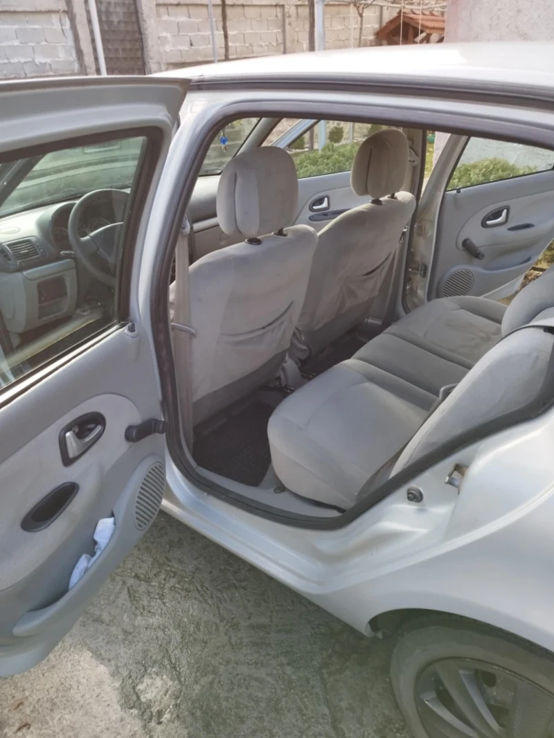 Renault Clio dci, снимка 7 - Автомобили и джипове - 52847617