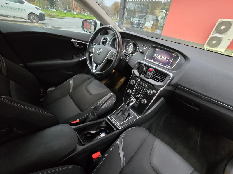 Volvo V40, снимка 10 - Автомобили и джипове - 52867255
