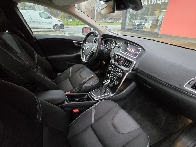 Volvo V40, снимка 9 - Автомобили и джипове - 52867255