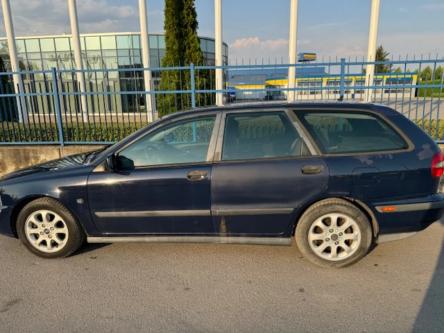 Volvo V40 1.9D, снимка 8 - Автомобили и джипове - 48450673