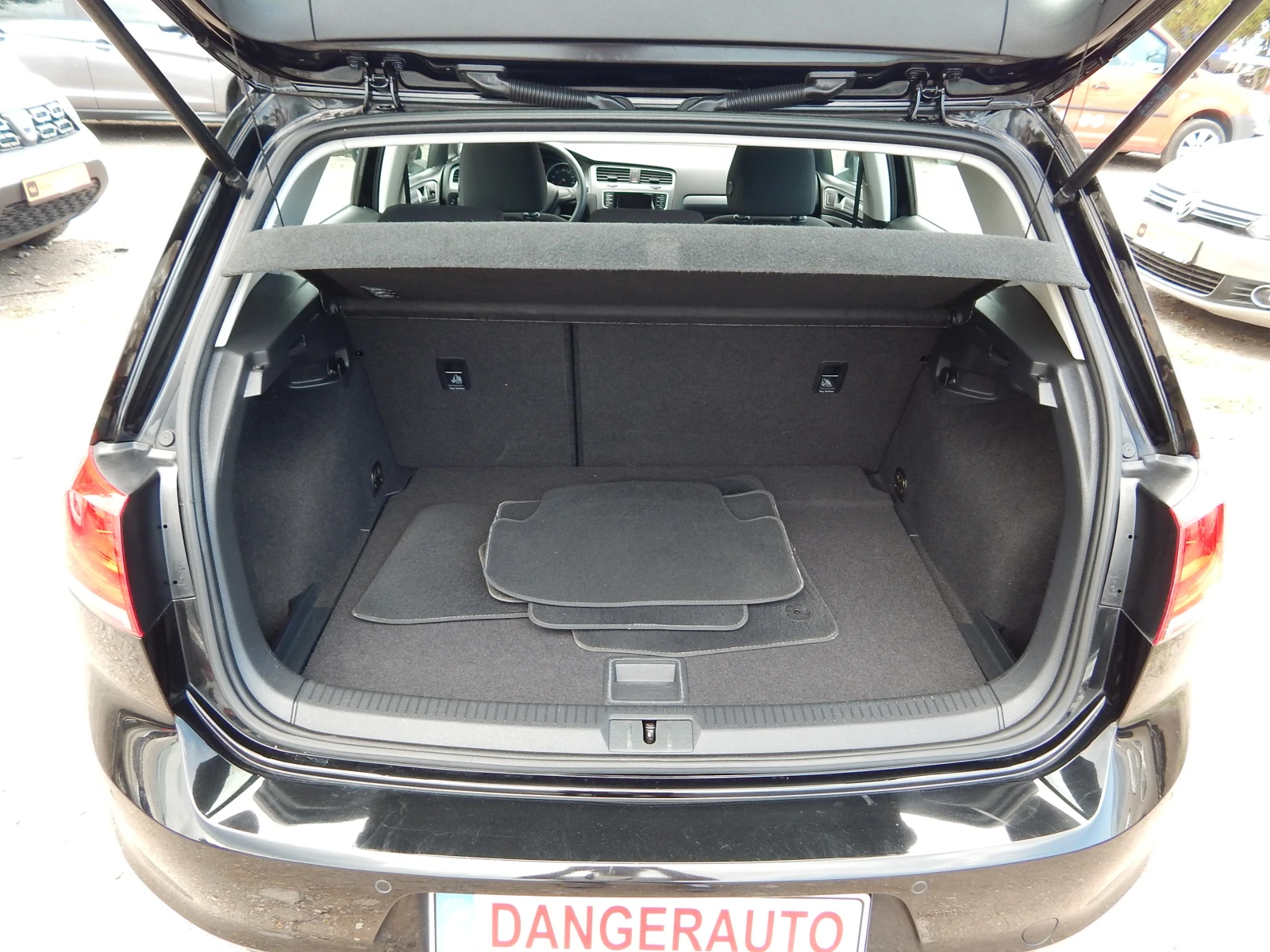 VW Golf 1.6TDI* КАТО НОВА*  - изображение 9