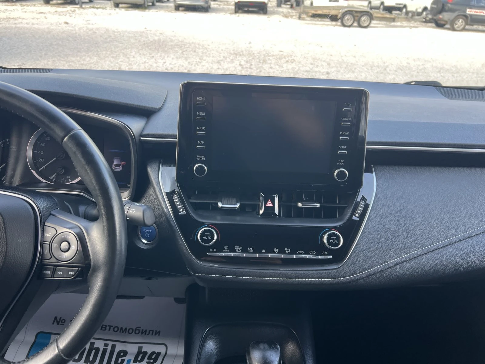 Toyota Corolla   1.8 Hybrid - изображение 10