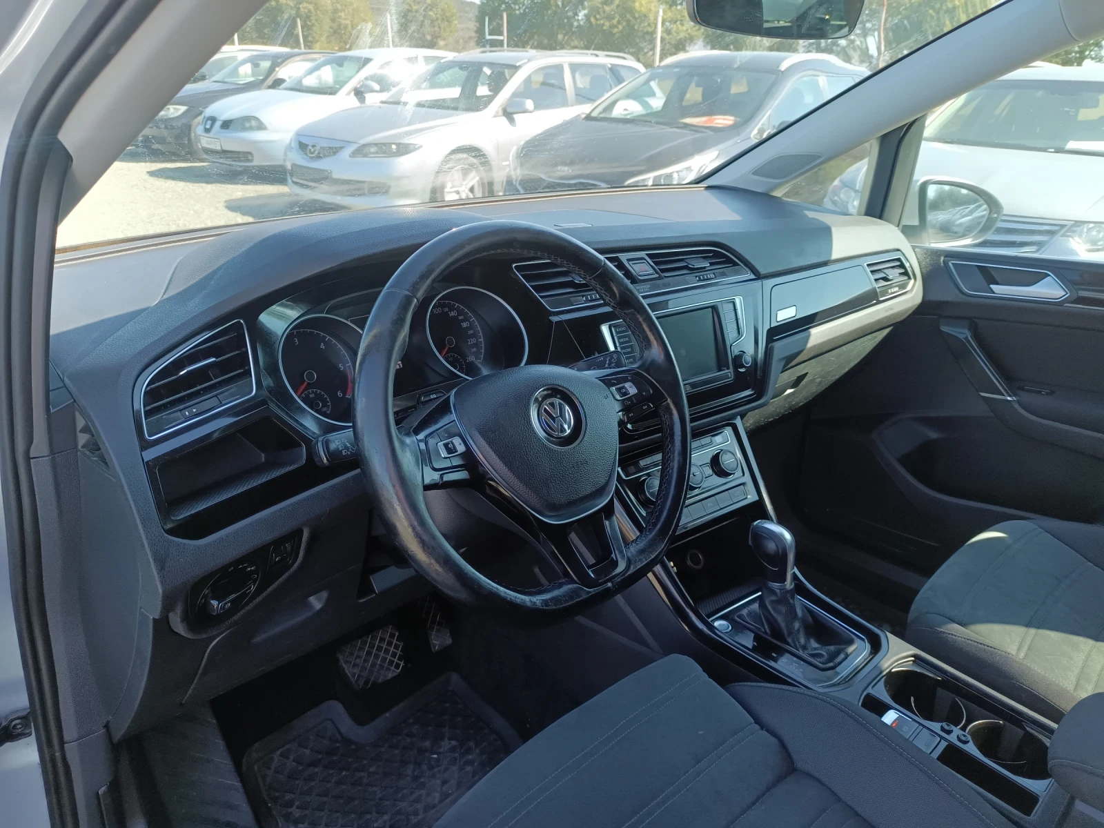 VW Touran 2.0 150 автомат алкантара нави - изображение 9