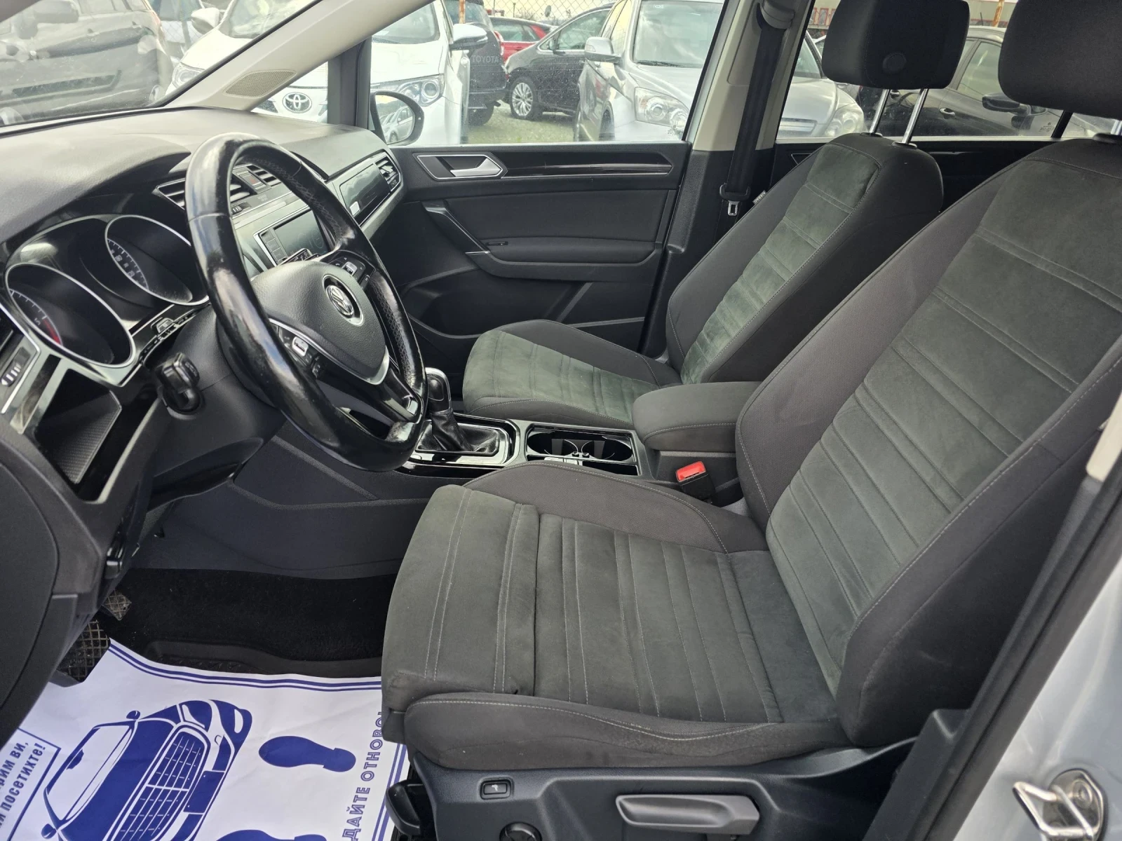 VW Touran 2.0 150 автомат алкантара нави, снимка 9 - Автомобили и джипове - 53801509