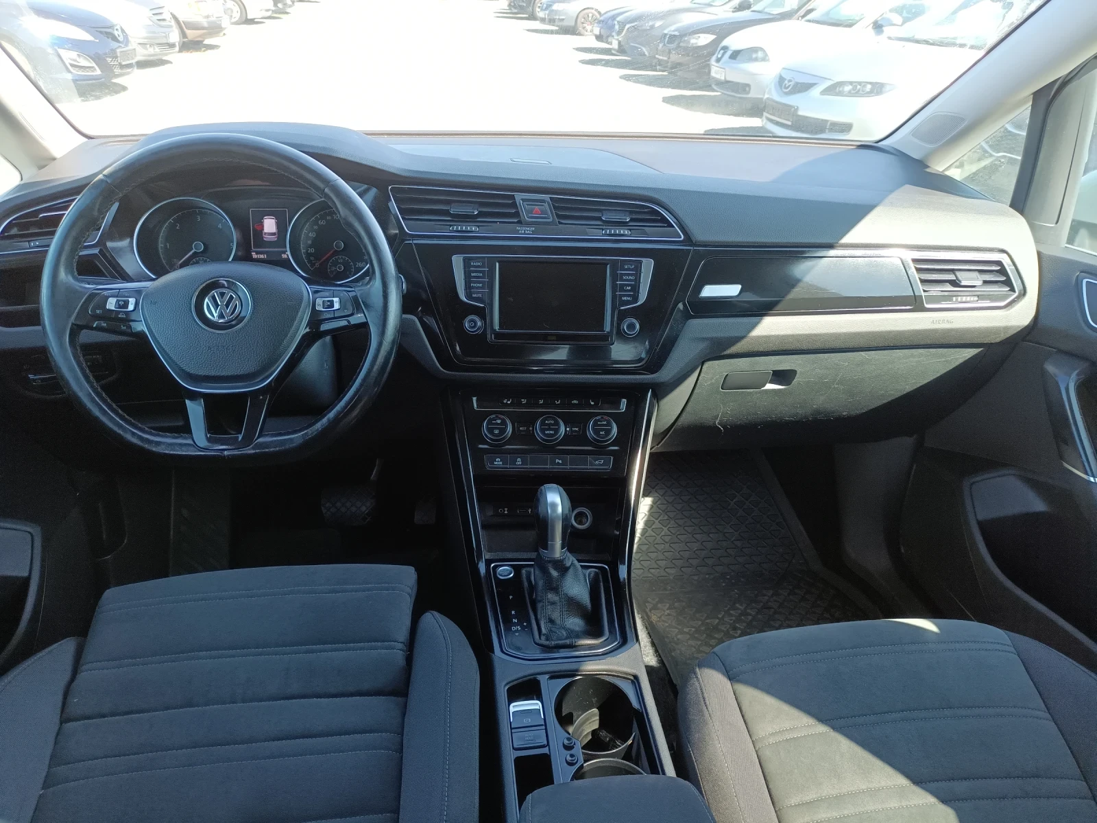 VW Touran 2.0 150 автомат алкантара нави - изображение 8