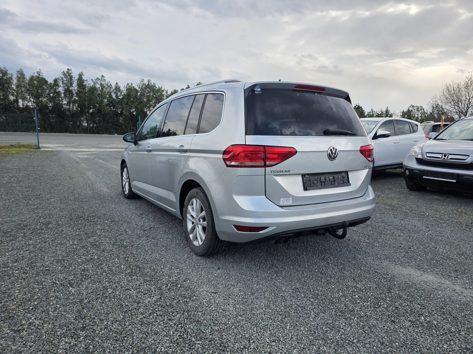 VW Touran 2.0 150 автомат алкантара нави, снимка 7 - Автомобили и джипове - 53801509