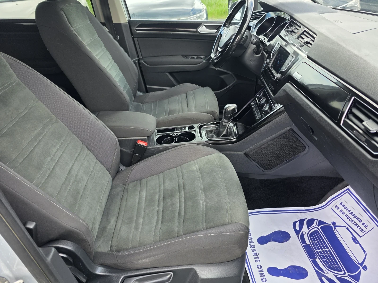 VW Touran 2.0 150 автомат алкантара нави, снимка 14 - Автомобили и джипове - 53801509